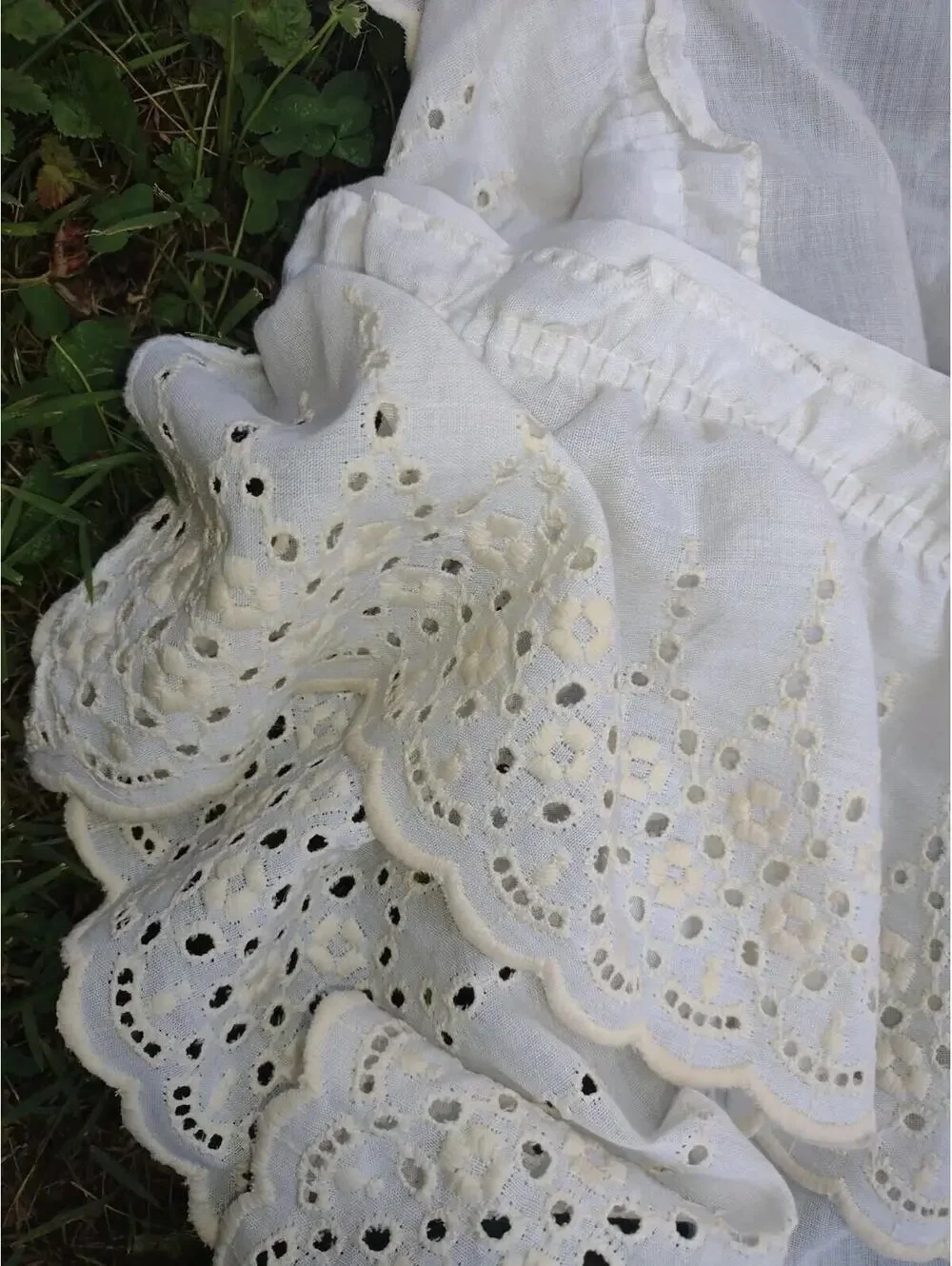2 Pairs Eyelet Lace Ruffled Curtain Set 82